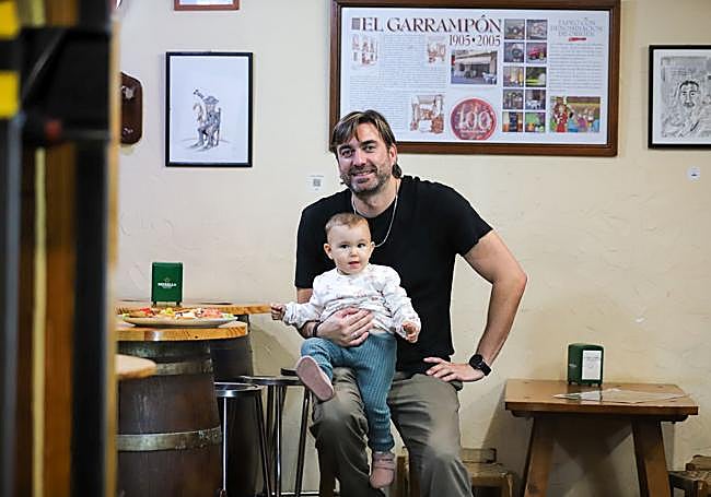 Alejandro Hernández con su hija Alejandra