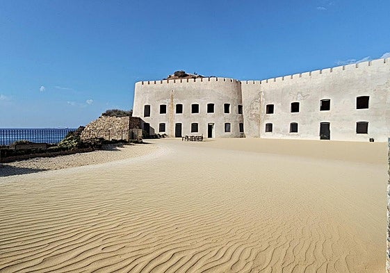 Recreación de cómo quedará el patio exterior de la batería de San Isidoro y Santa Florentina tras la intervención.