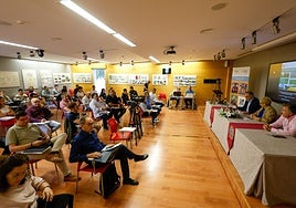 Asistentes a las jornadas sobre fruticultura ecológica en el CIFEA.