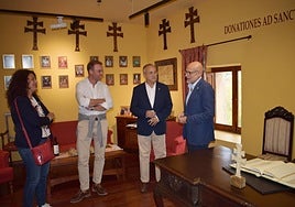 Ana Belén Martínez, Pascual Candel, Jesús López y Fernando Parra, en el interior de la Torre Chacona.