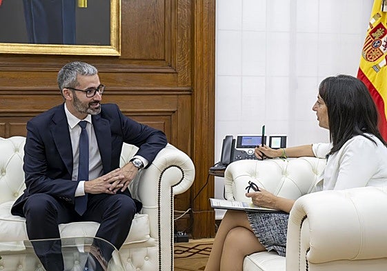 Lucas durante la reunión con la directora general de la Guardia Civil.