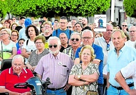 Asistentes a la concentración vecinal celebrada por la planta de biogás el 28 de mayo en Las Torres de Cotillas.