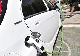 Recarga tu coche eléctrico gratis: el mapa para encontrar los puntos más cercanos a ti.