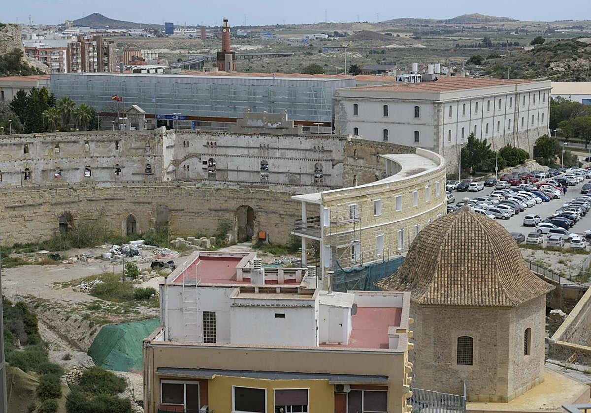 Vista del Anfiteatro y el Pabellón de Autopsias.