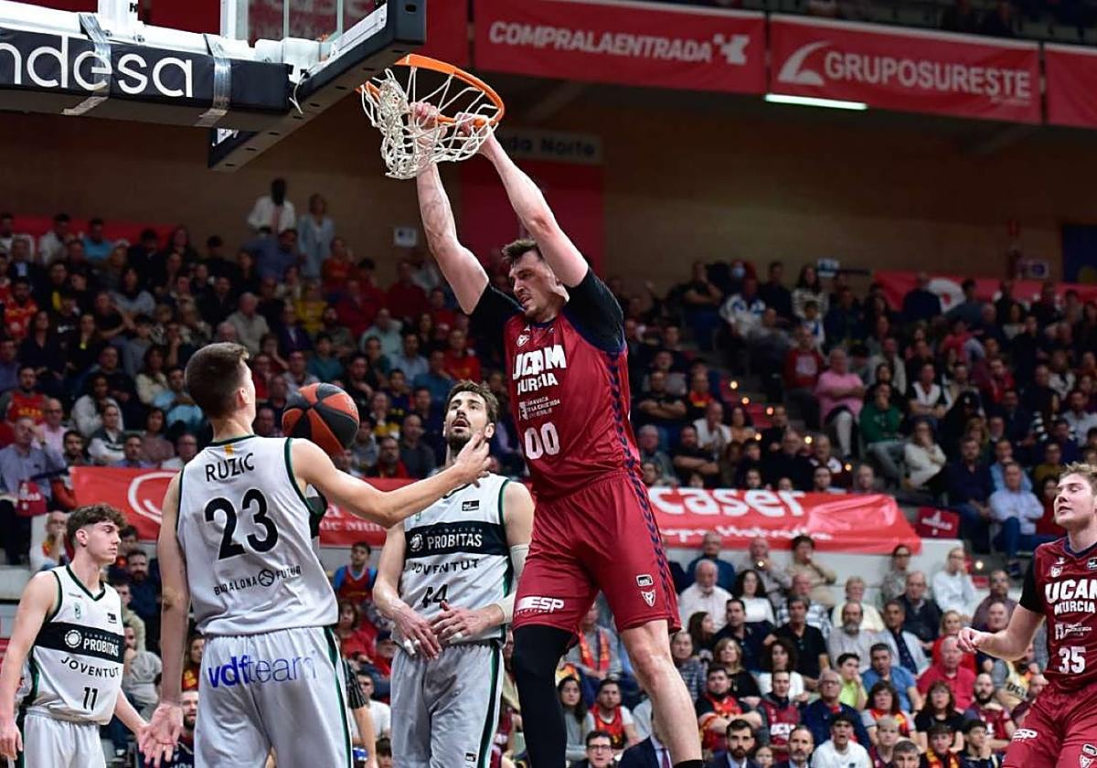 Kurucs, en una acción de pura fuerza en la 2023-24.