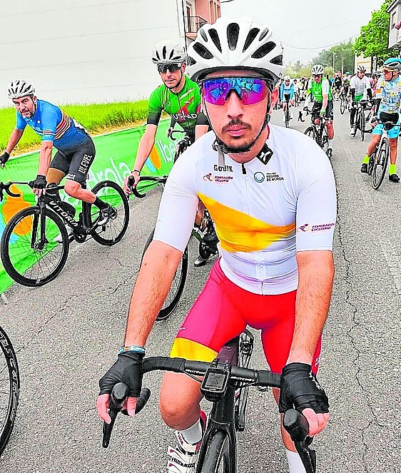 Salva Salar durante una prueba ciclista.