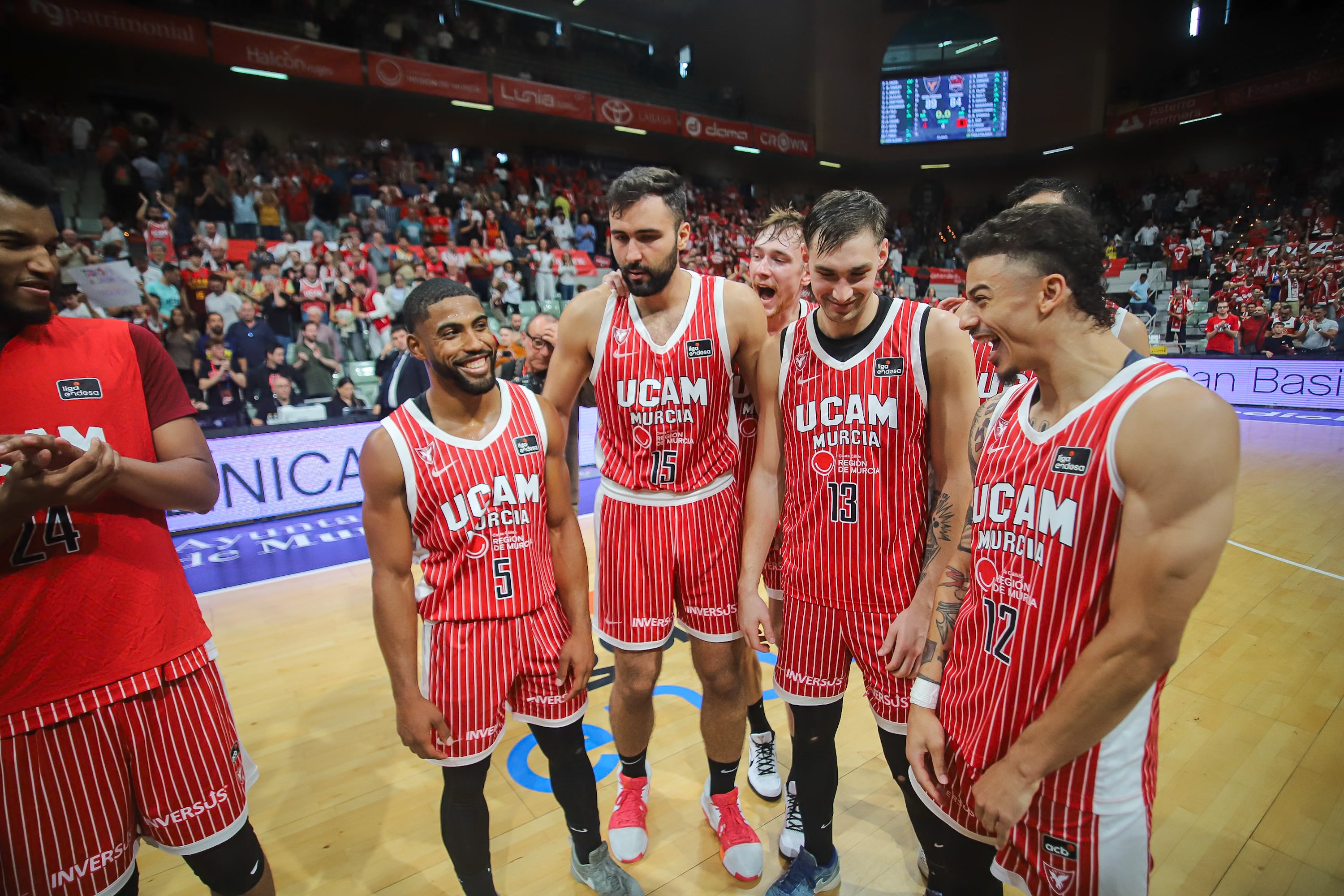 El UCAM Murcia se recompone en casa y vence al Baskonia, en imágenes