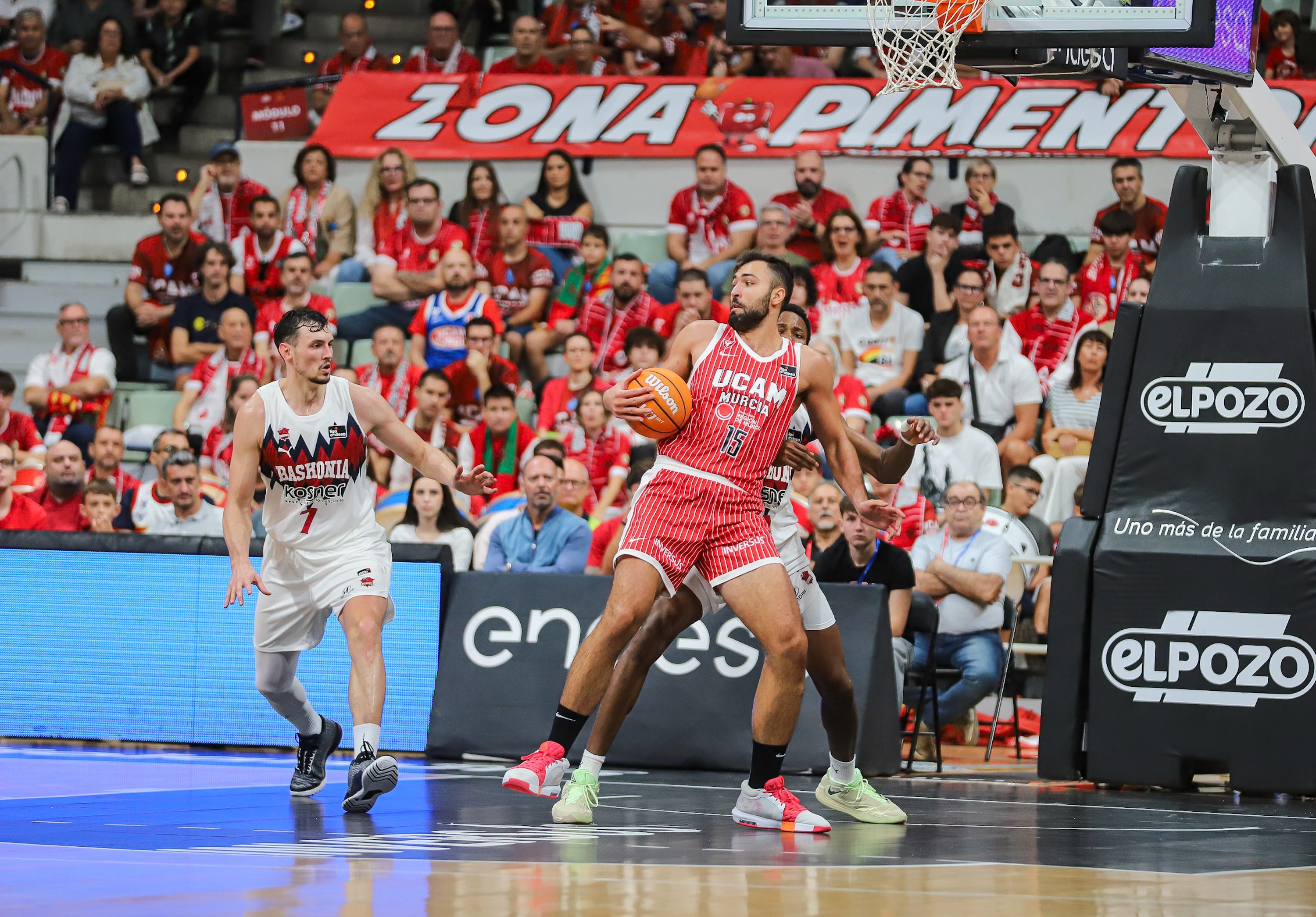 El UCAM Murcia se recompone en casa y vence al Baskonia, en imágenes