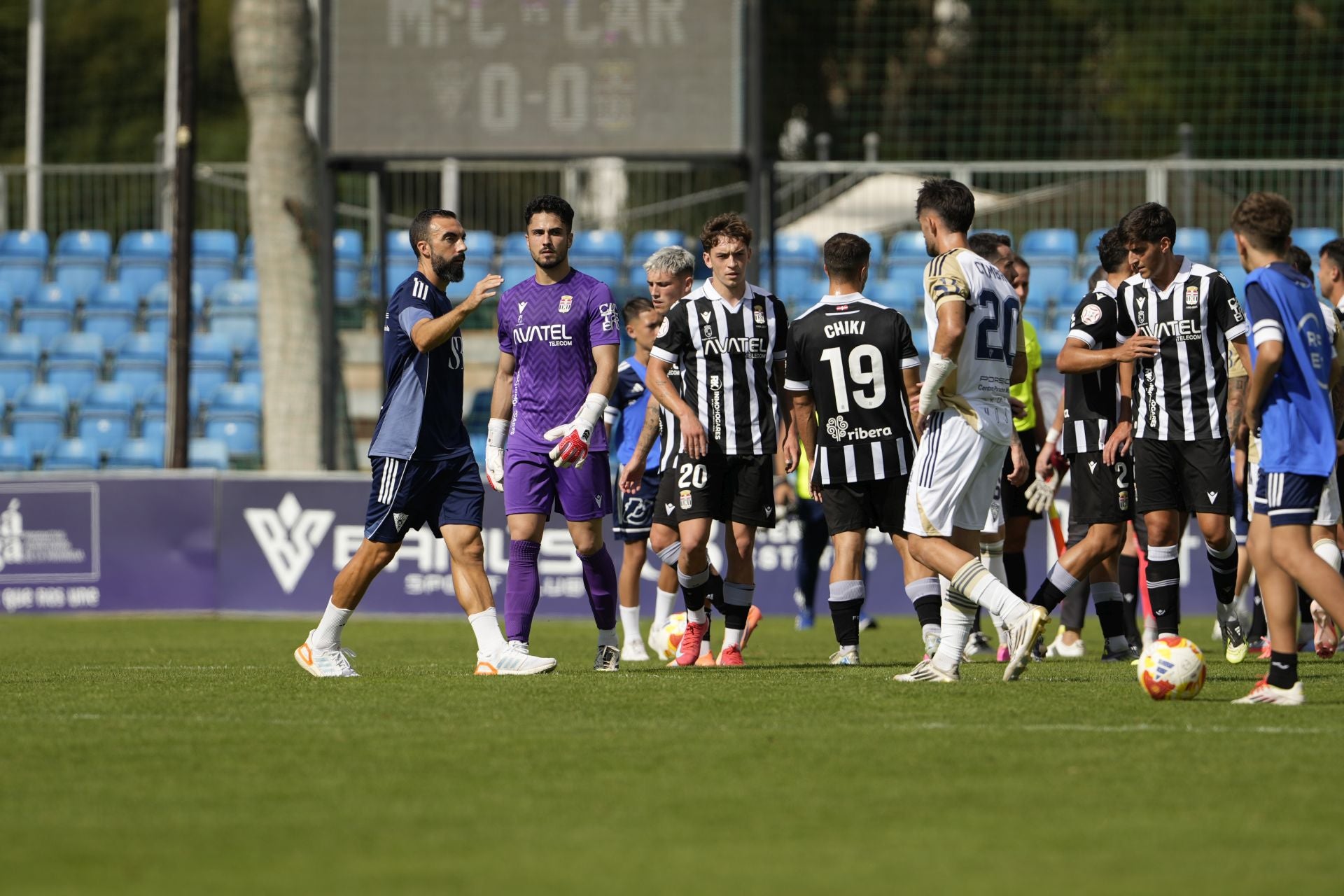 El Cartagena cambia su imagen fuera de casa, pero sigue sin ganar, en imágenes