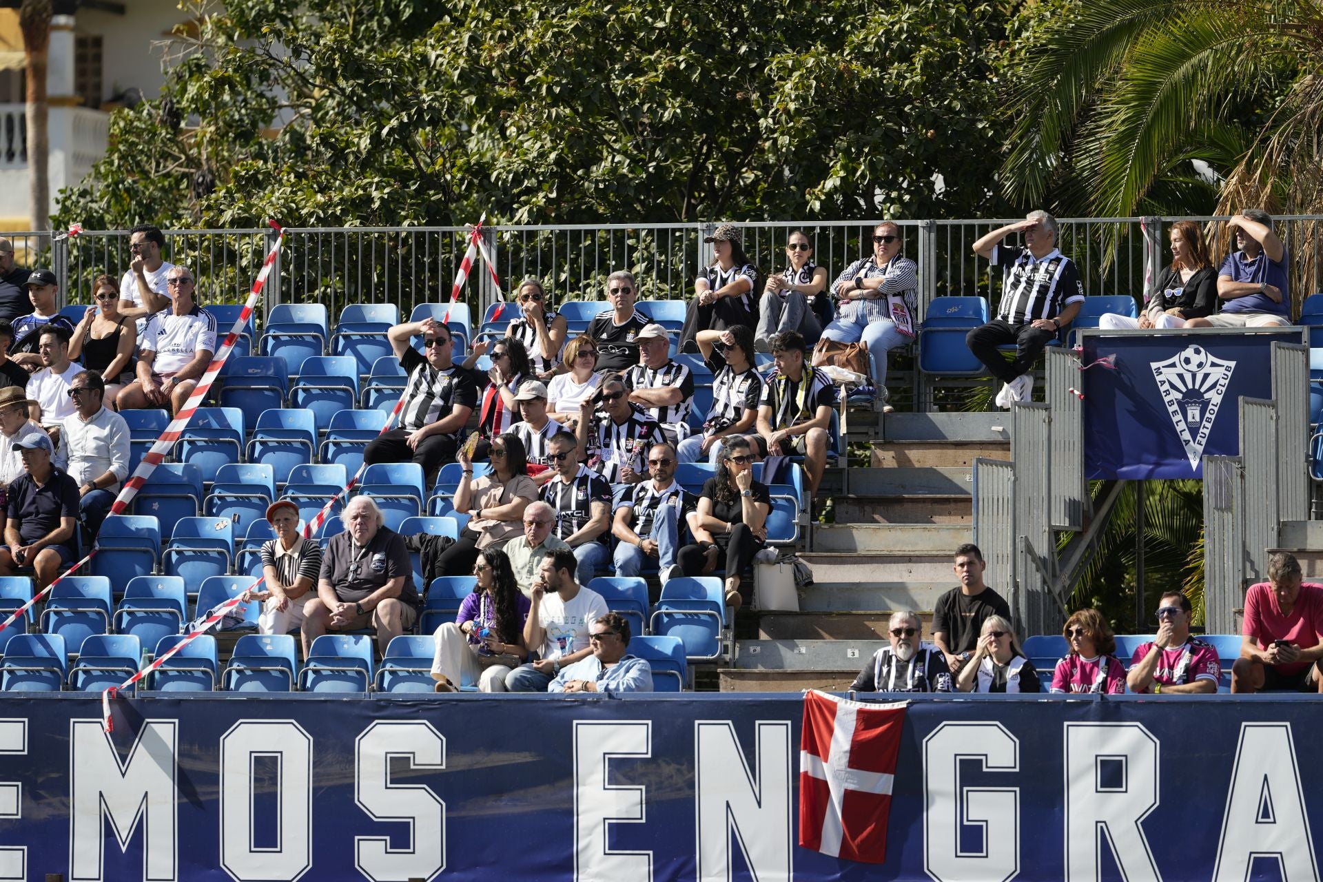 El Cartagena cambia su imagen fuera de casa, pero sigue sin ganar, en imágenes