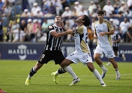Alfredo Ortuño peleando por ganar la posición.