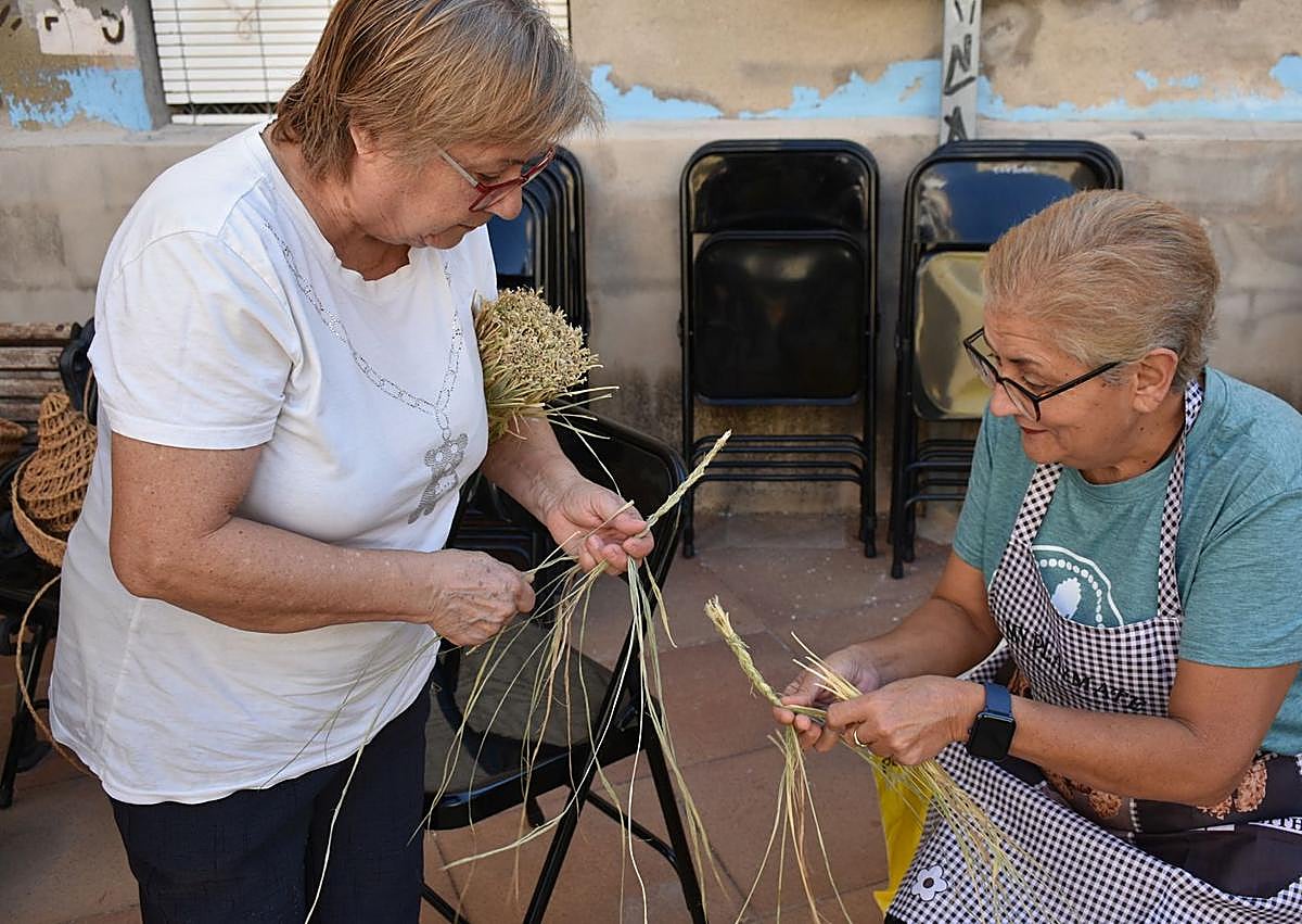 Imagen secundaria 1 - Recreación del corro donde se trabajaba el esparto. 