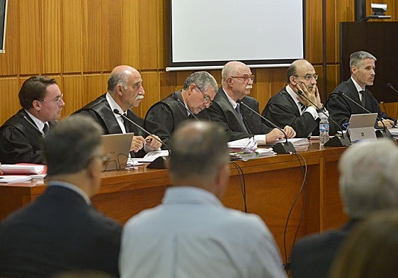 Los magistrados, durante los juicios por el 'caso Novo Carthago'.