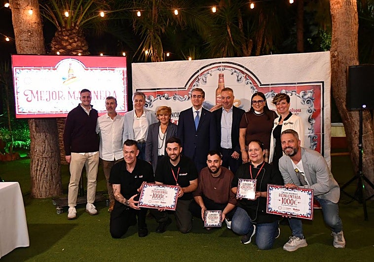 Foto de familia de los premiados del concurso con autoridades, organizadores y miembros del jurado, ayer, en el Rincón Huertano de Murcia.