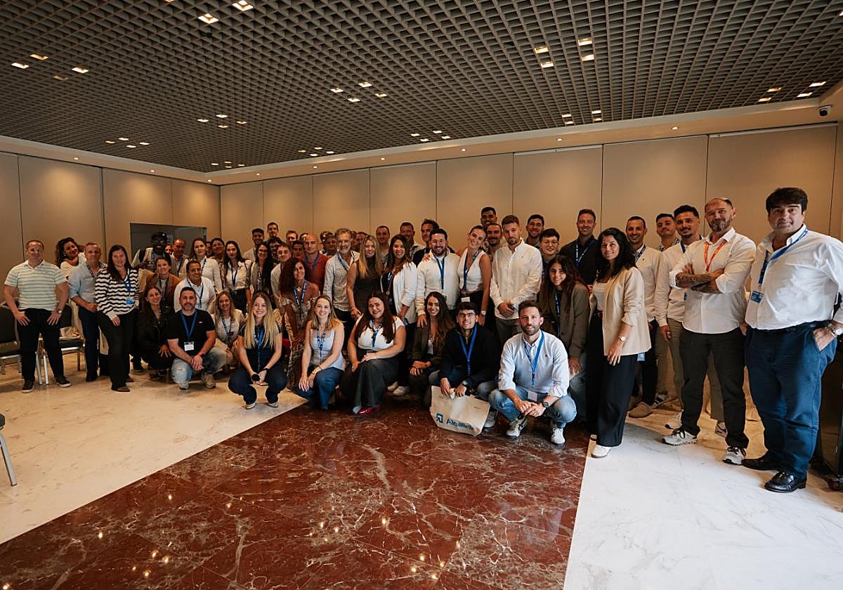 Ponentes y representantes de los 'partners' invitados en el evento organizado por Alcalink.