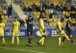 Juanma Bravo, jugador del UCAM, se lamenta en el partido de Copa del Rey ante el Cádiz.