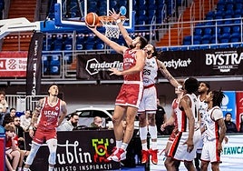 Cate prepara una bandeja en el partido de este miércoles contra el Lublin.