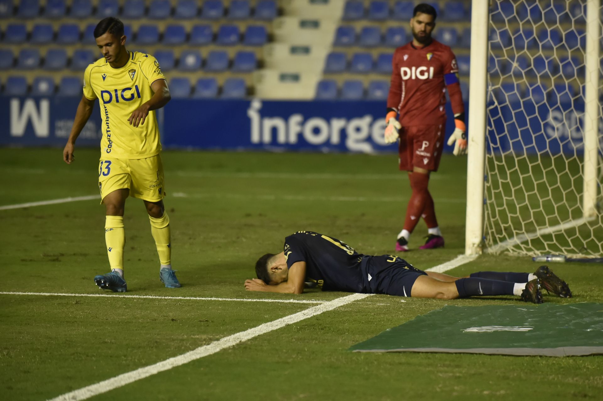 Las imágenes del UCAM CF-Cádiz (1-3)