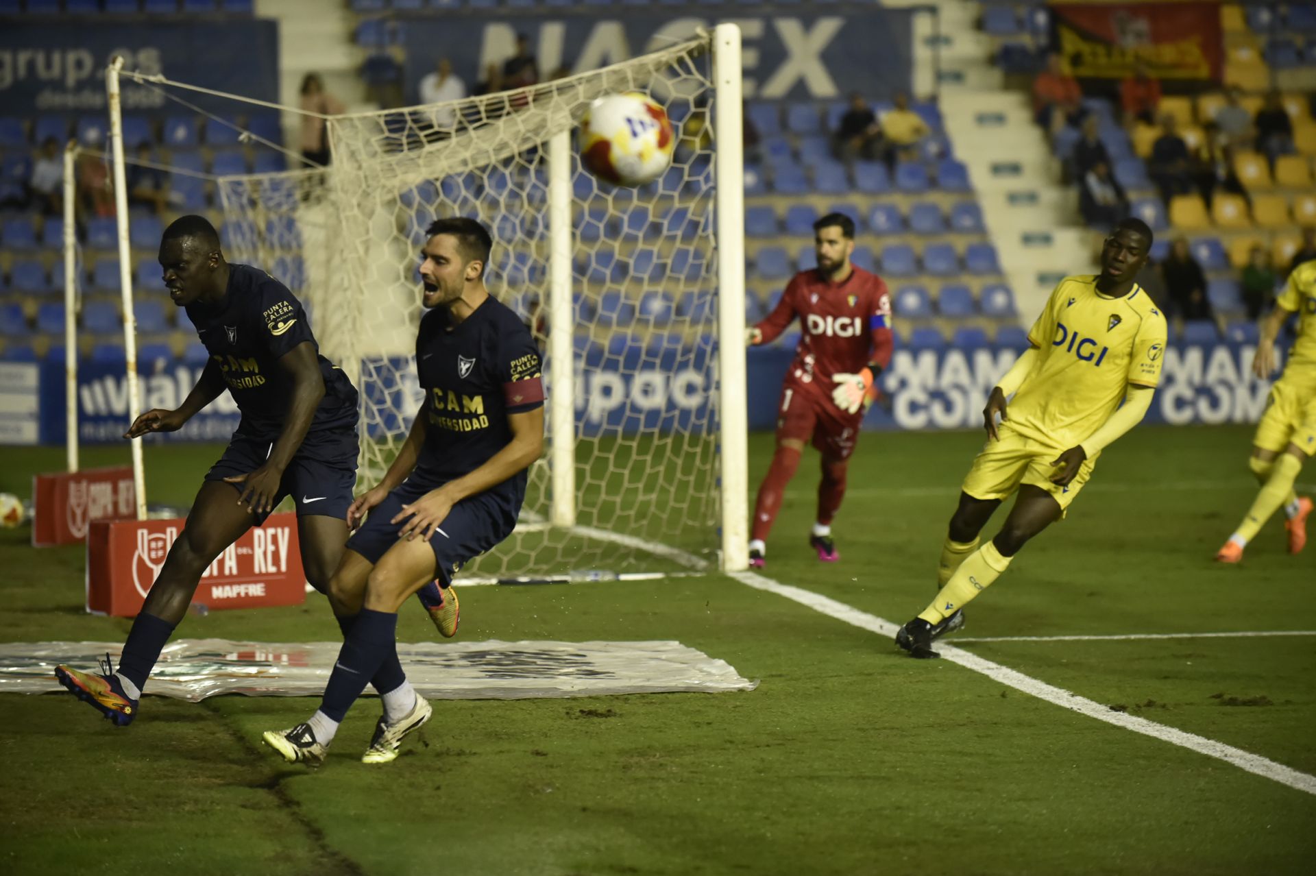 Las imágenes del UCAM CF-Cádiz (1-3)