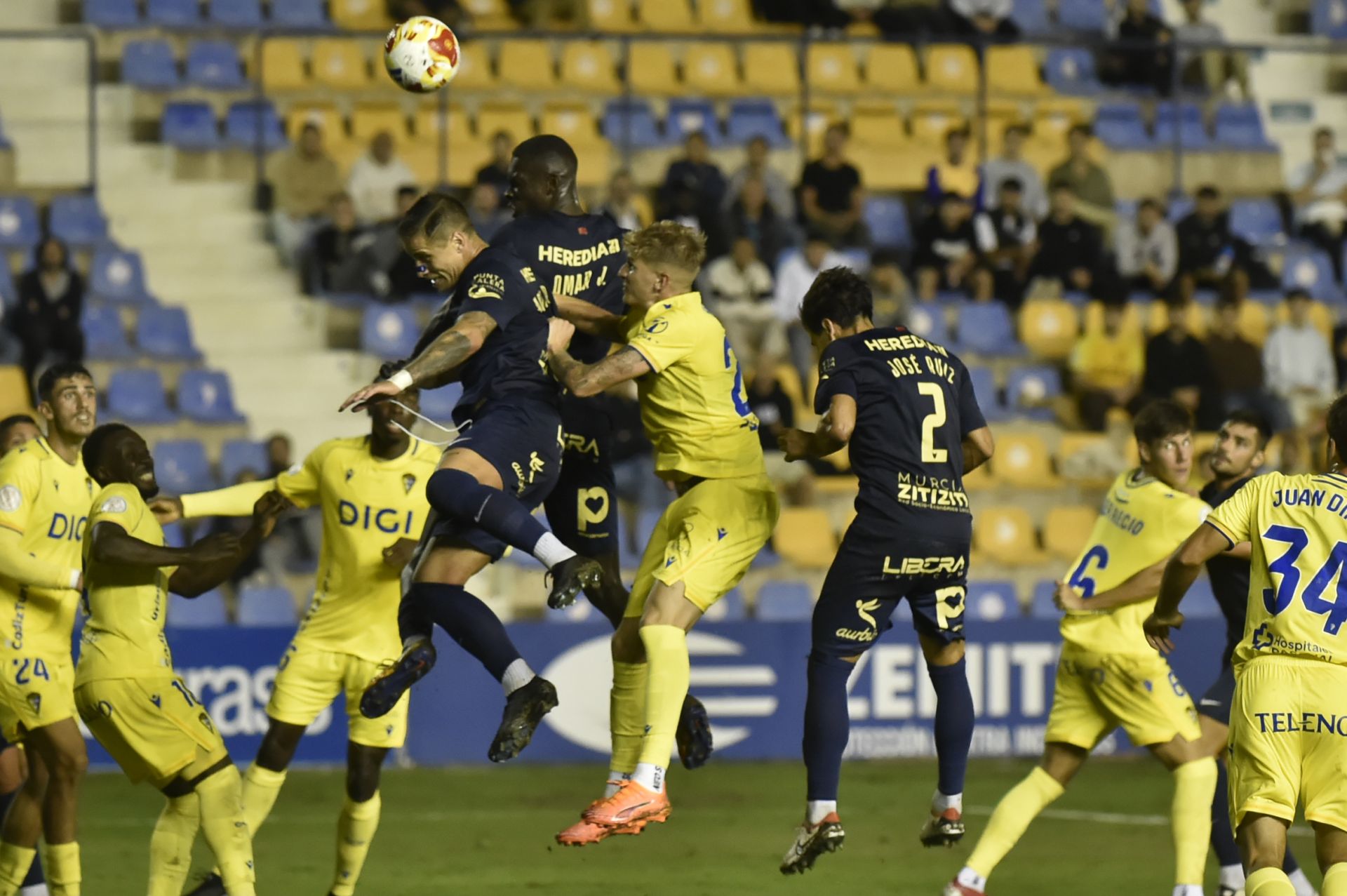 Las imágenes del UCAM CF-Cádiz (1-3)