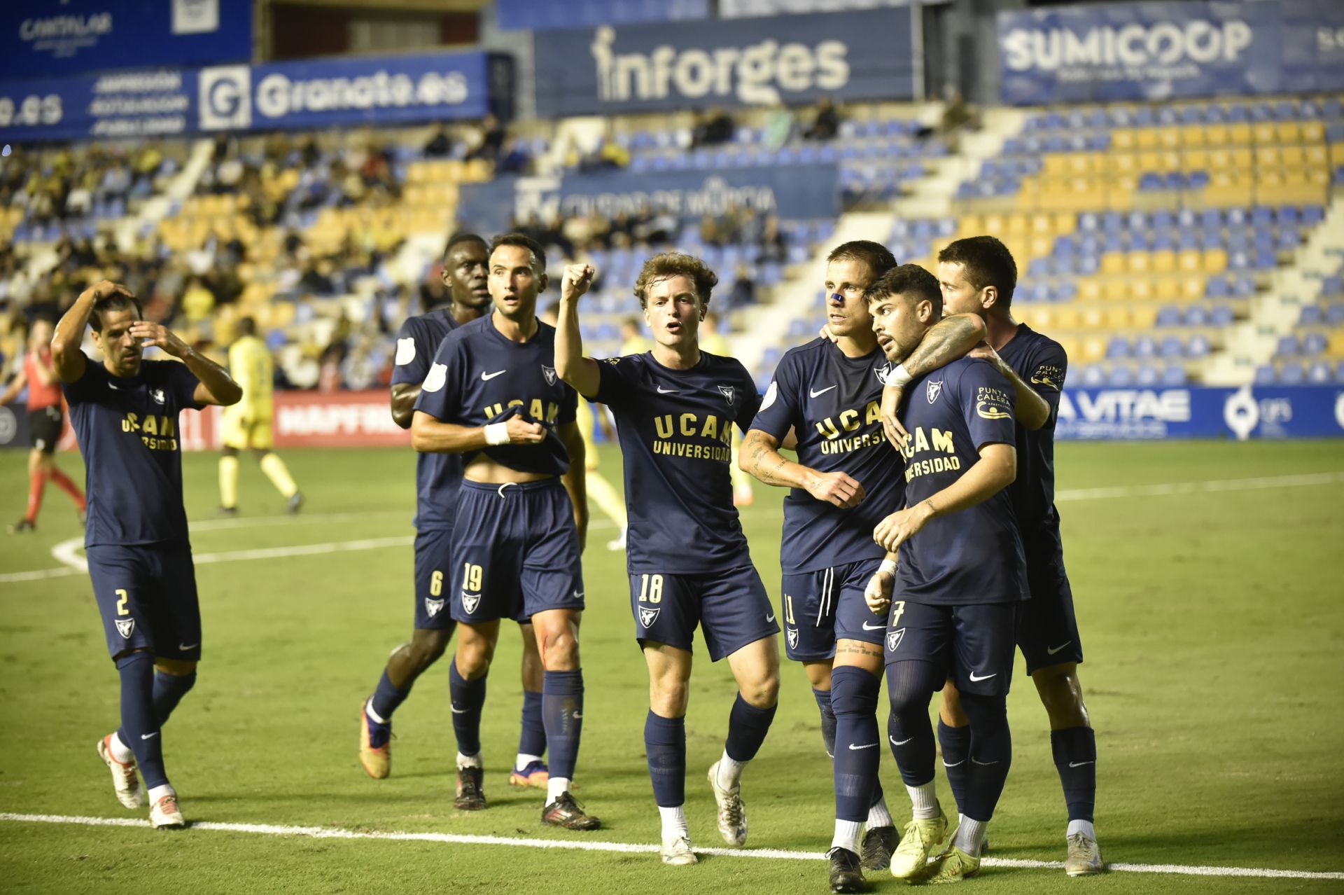 Las imágenes del UCAM CF-Cádiz (1-3)
