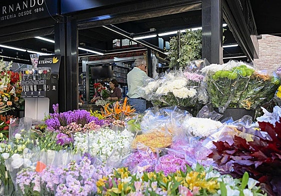 Venta de flores en Murcia por el Día de Todos los Santos, en imágenes