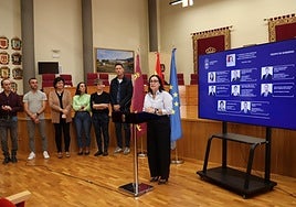 La alcaldesa anuncia la reestructuración de competencias.