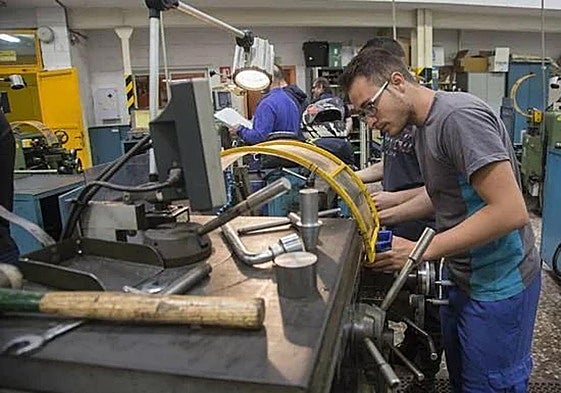 Estos son los grados de FP mejor pagados, según una universidad española: «Salarios más competitivos».