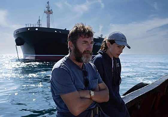 Antonio de la Torre y Bárbara Lennie, en 'Los Tigres'.