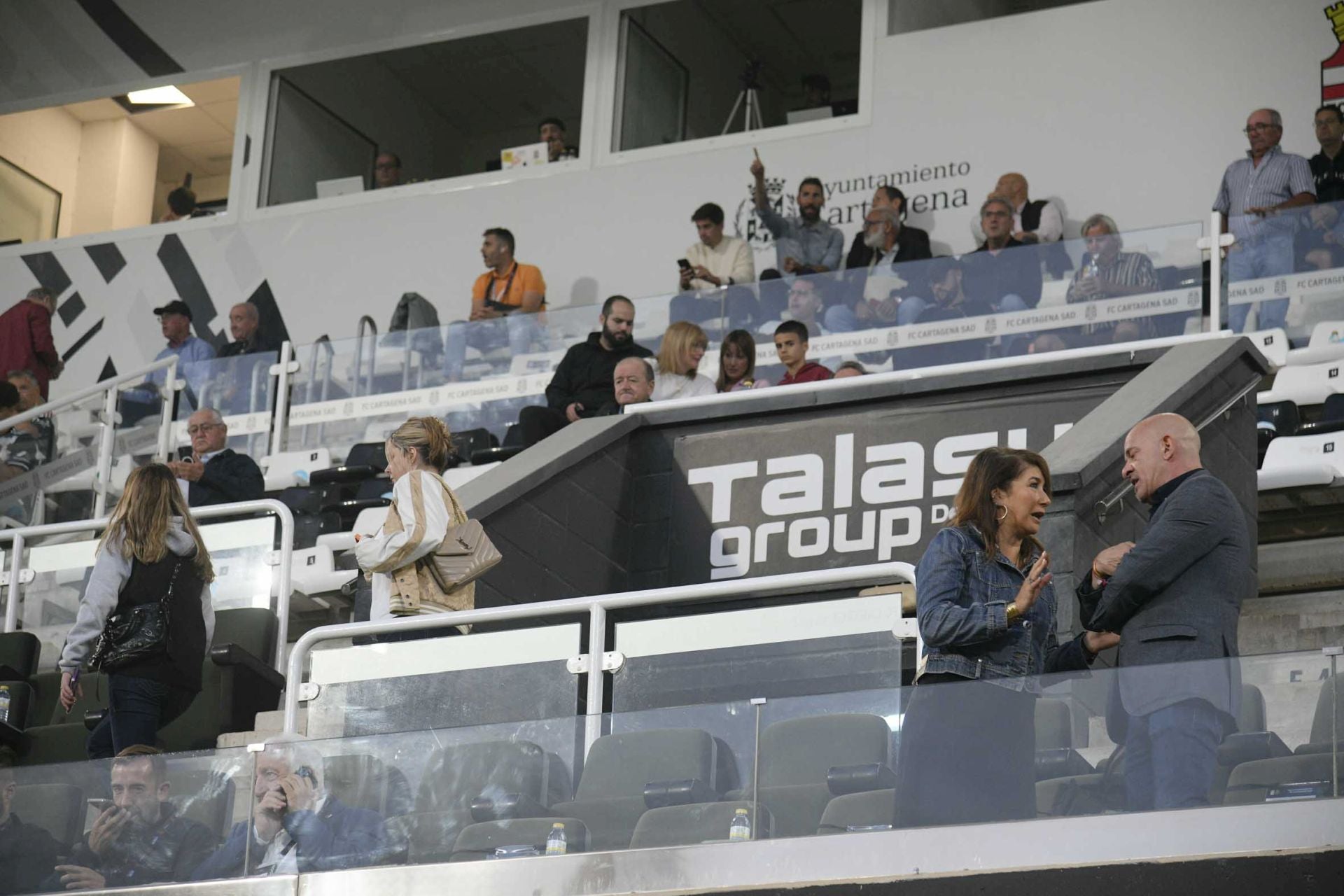 El FC Cartagena sufre la primera derrota en el Cartagonova, en imágenes