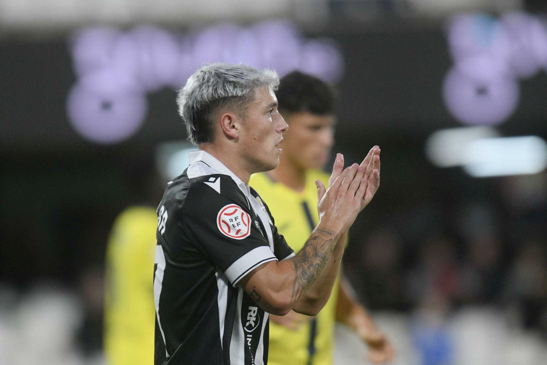 El FC Cartagena sufre la primera derrota en el Cartagonova, en imágenes