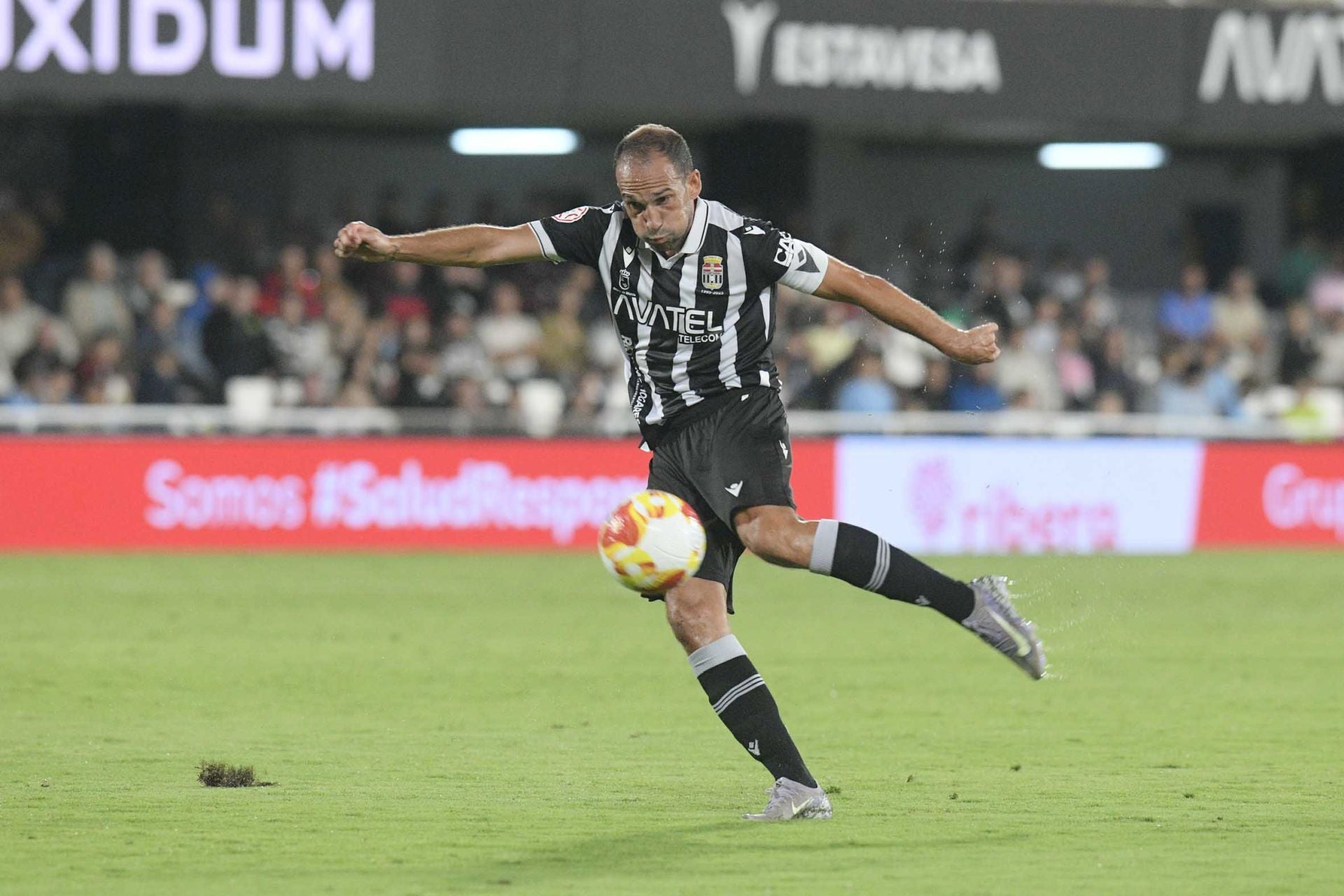 El FC Cartagena sufre la primera derrota en el Cartagonova, en imágenes