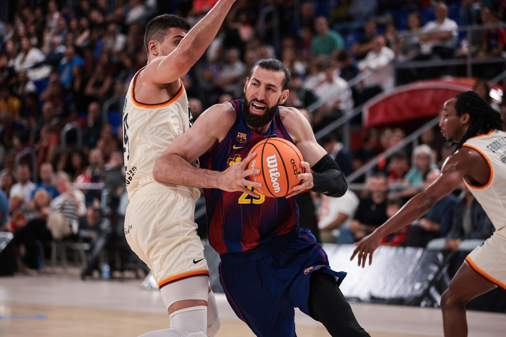 El UCAM CB Murcia asalta el Palau y derrota al Barcelona ocho años después, en imágenes