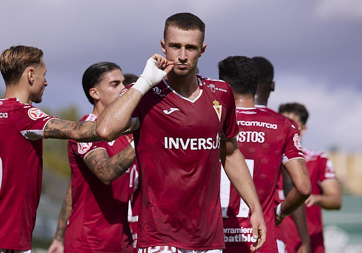 David Flakus celebrando el primer gol ante el Betis Deportivo.