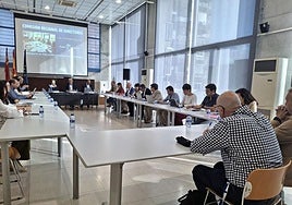 El consejero de Educación y Formación Profesional, Víctor Marín, presidió hoy la comisión de directores de Secundaria.