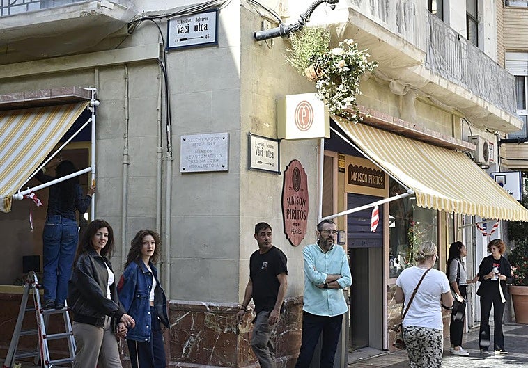 Trabajadores de la película 'F.A.S.T.', este martes, en el centro de Murcia.