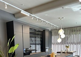Lonja Home renueva completamente su exposición de cocinas Santos