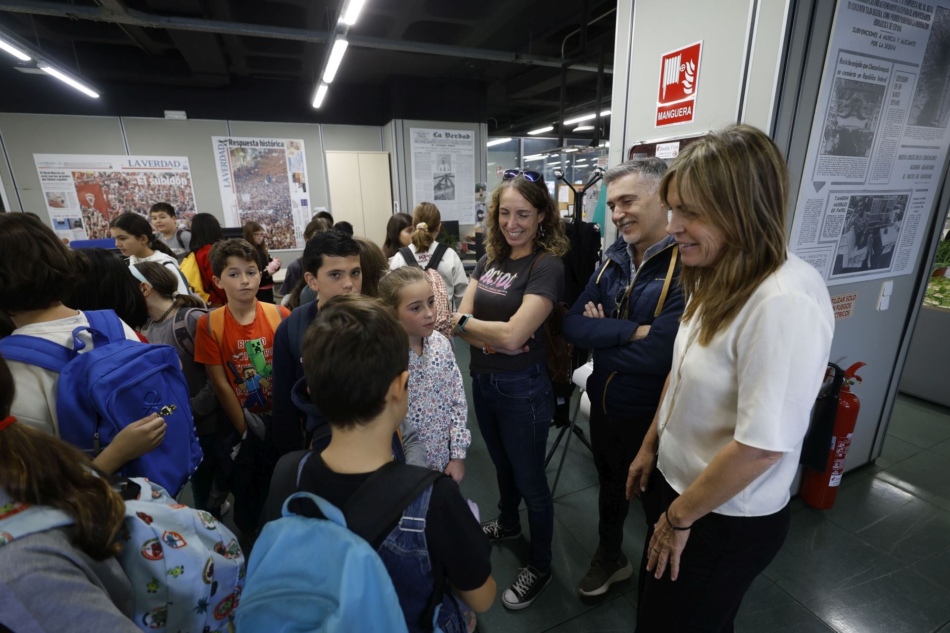 Visita del colegio Federico de Arce Martínez a LA VERDAD, en imágenes