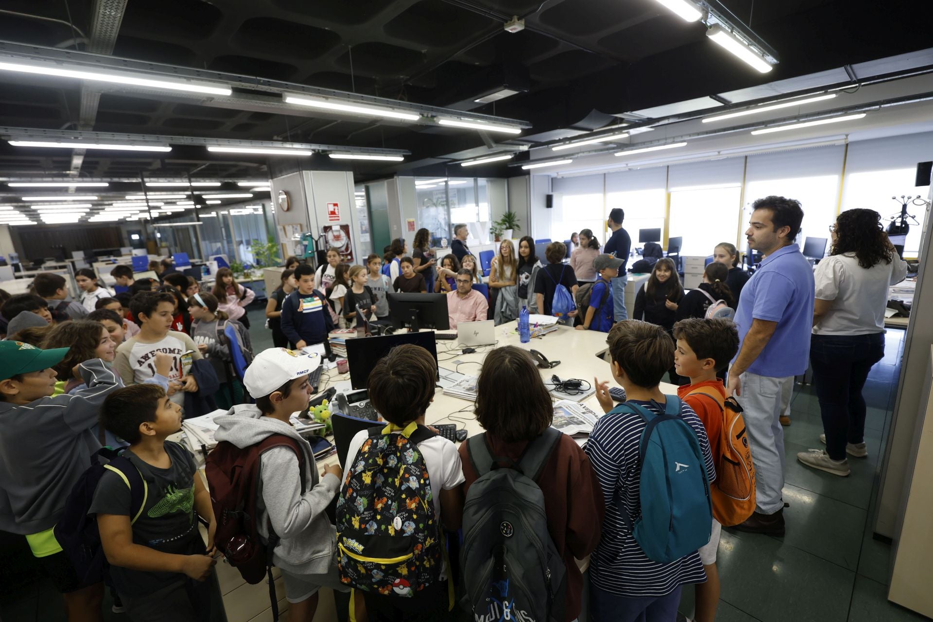 Visita del colegio Federico de Arce Martínez a LA VERDAD, en imágenes