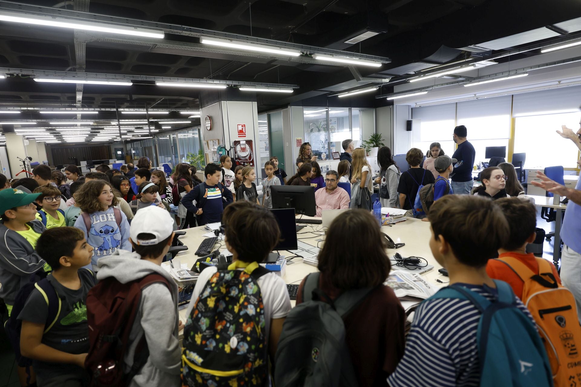 Visita del colegio Federico de Arce Martínez a LA VERDAD, en imágenes