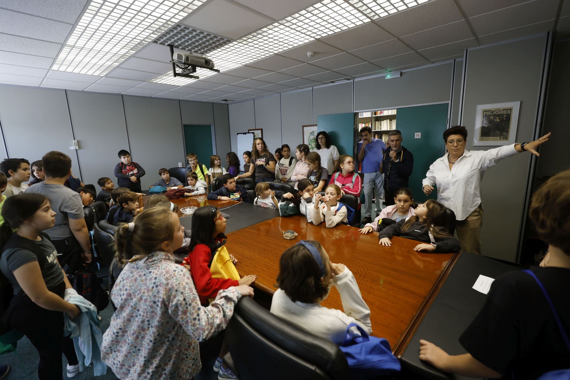 Visita del colegio Federico de Arce Martínez a LA VERDAD, en imágenes