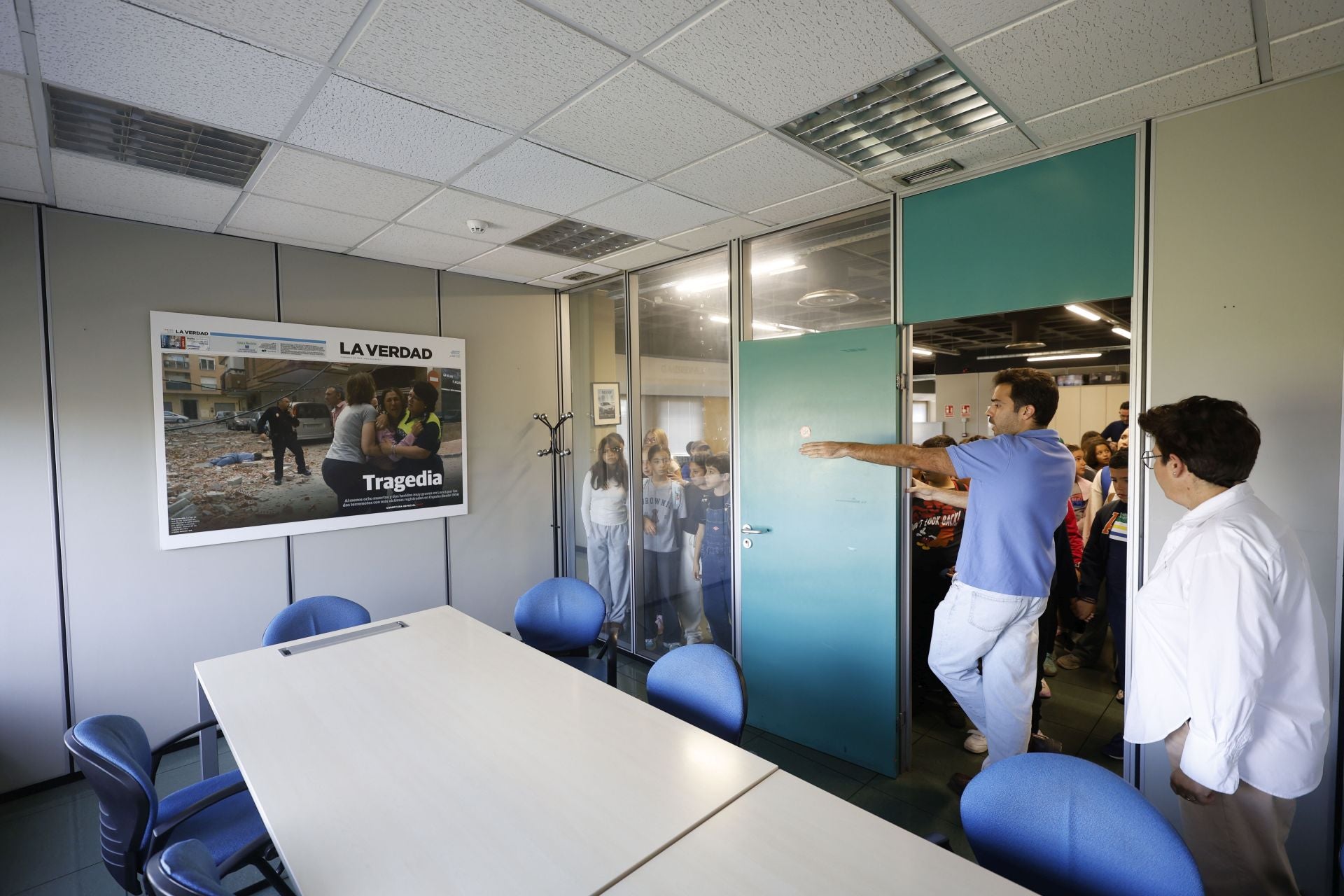 Visita del colegio Federico de Arce Martínez a LA VERDAD, en imágenes