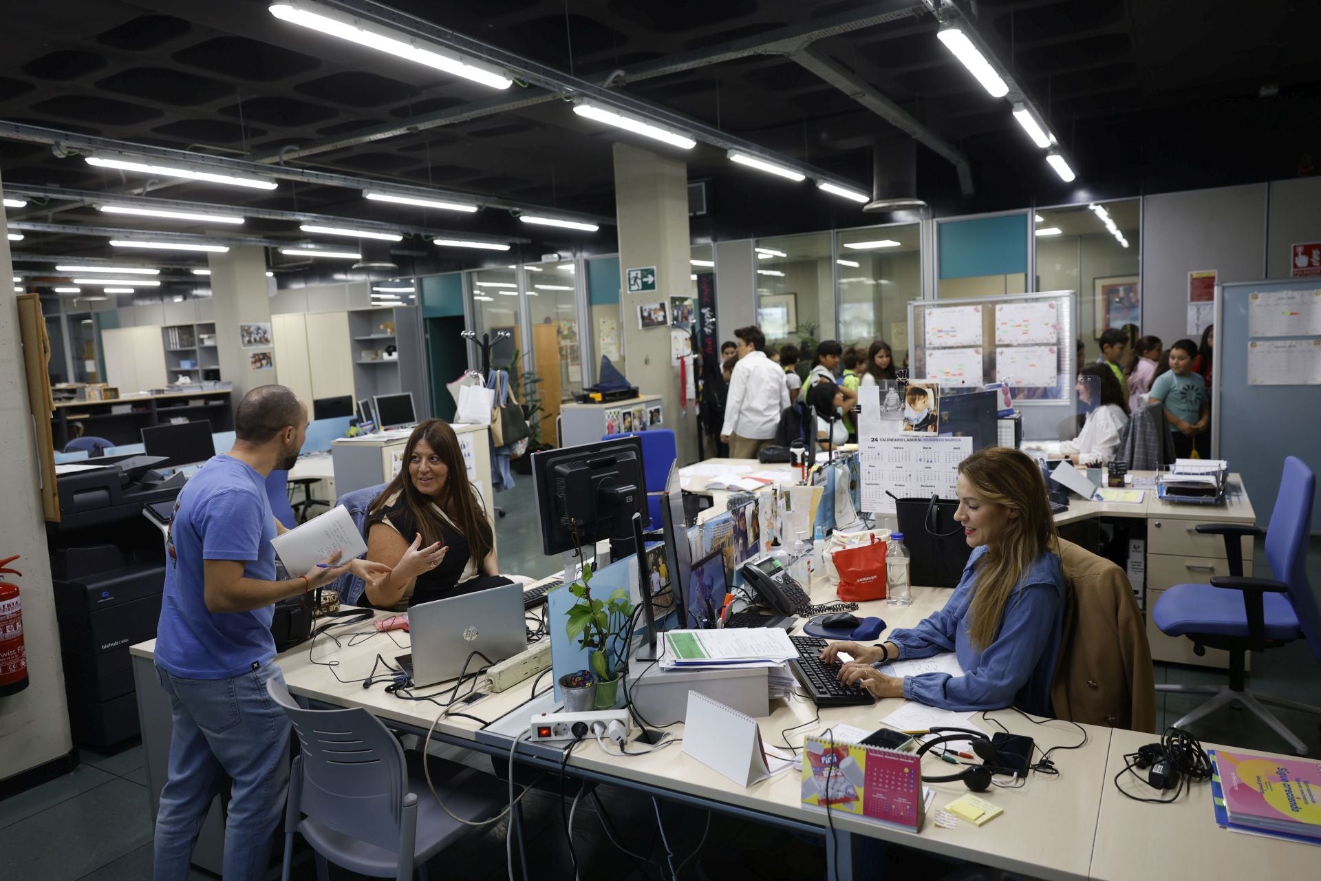 Visita del colegio Federico de Arce Martínez a LA VERDAD, en imágenes