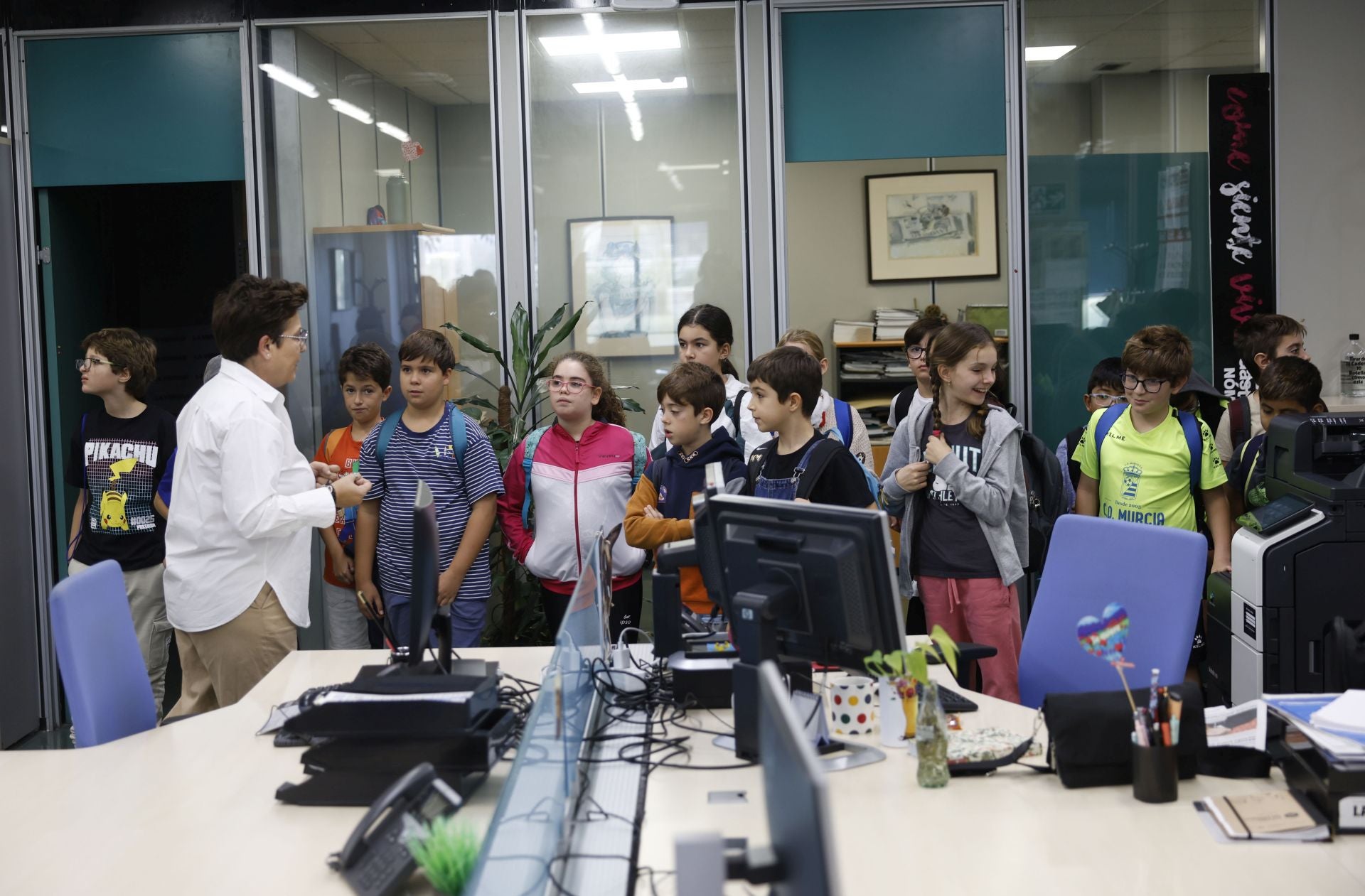 Visita del colegio Federico de Arce Martínez a LA VERDAD, en imágenes