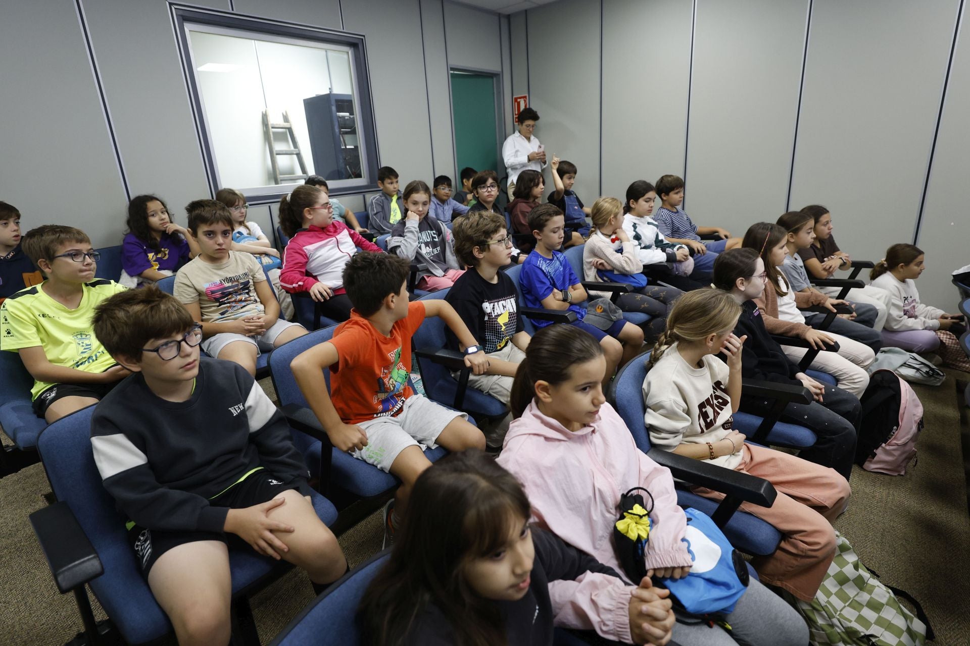 Visita del colegio Federico de Arce Martínez a LA VERDAD, en imágenes