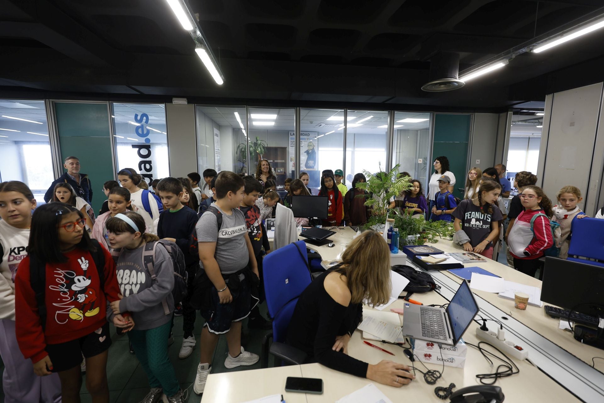 Visita del colegio Federico de Arce Martínez a LA VERDAD, en imágenes