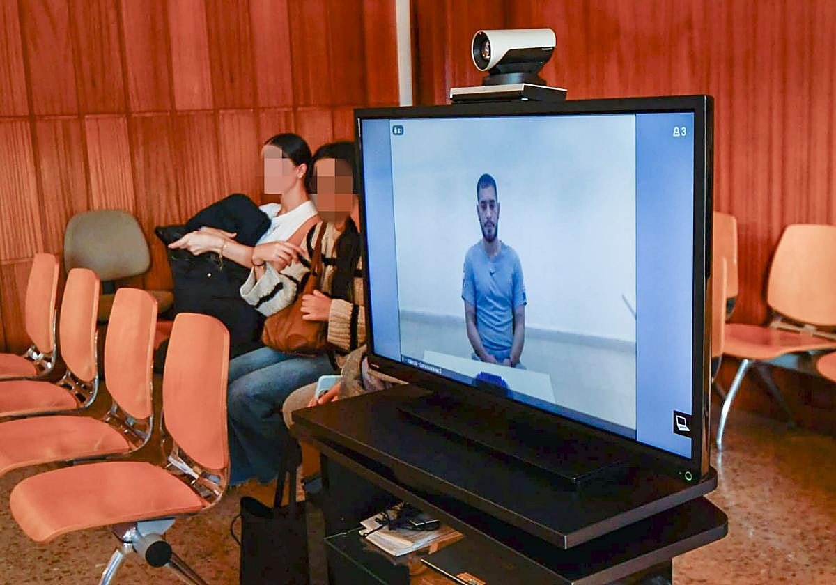 Intervención del acusado a través de videoconferencia, este martes.