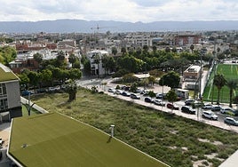 Un solar en la calle Joaquín Soler Serrano de El Ranero.