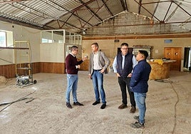 Autoridades y técnicos, en la visita a las obras.