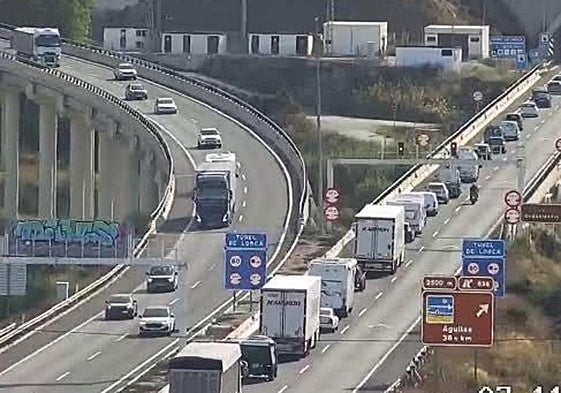 Retenciones en la autovía A-7 en Lorca.